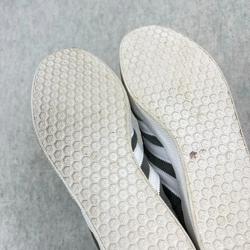 Adidas Gazelle Men Size 7.5 Grey Casual Athletic Sneakers Shoes Walking BB5480
